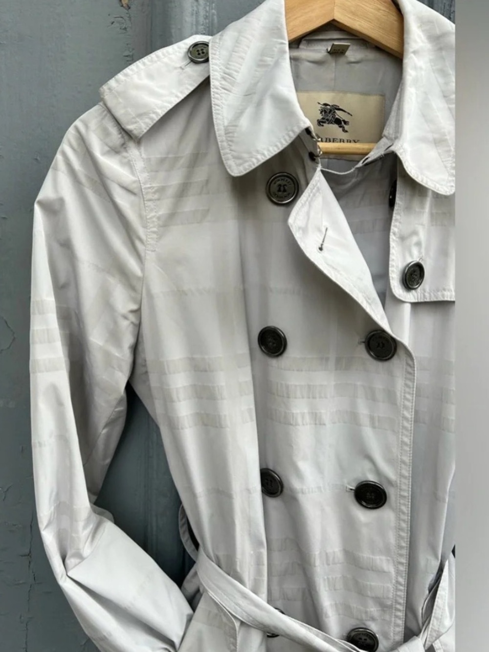 Burberry Grey Plaid Short Trench (Size 8) - Picture 3 of 13